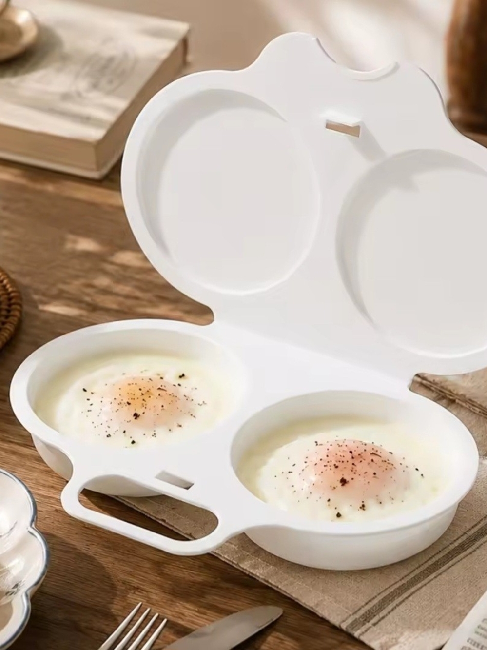 White 2-Egg Microwave Egg Cooker
